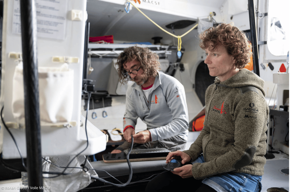Préparation de l'IMOCA MACSF pour le Vendée Globe 2024 avec Isabelle Joschke et Jean-Marie Keryel