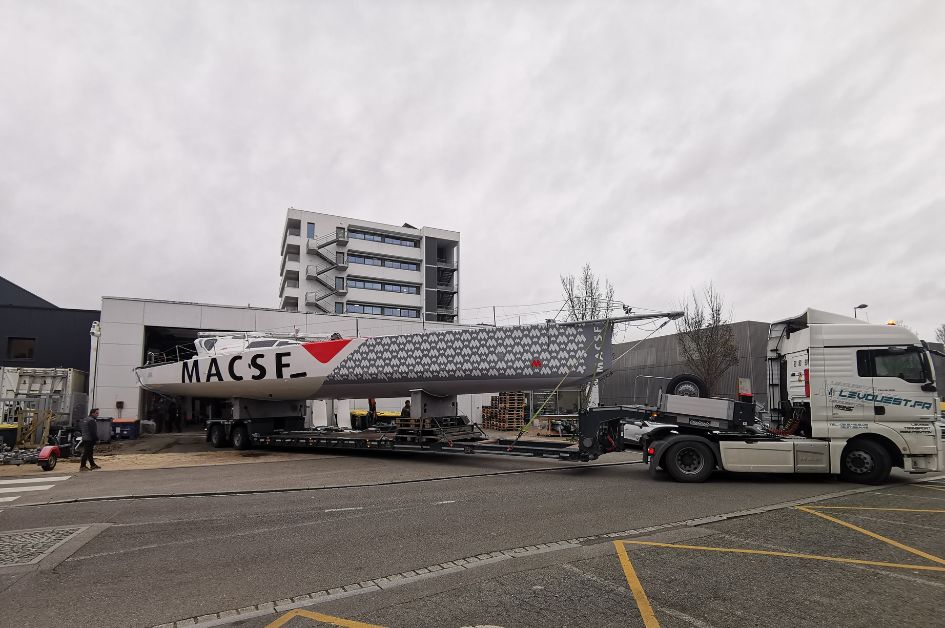 Chantier d’hiver : dans son hangar lorientais, l'IMOCA MACSF prépare activement la saison nautique 2024